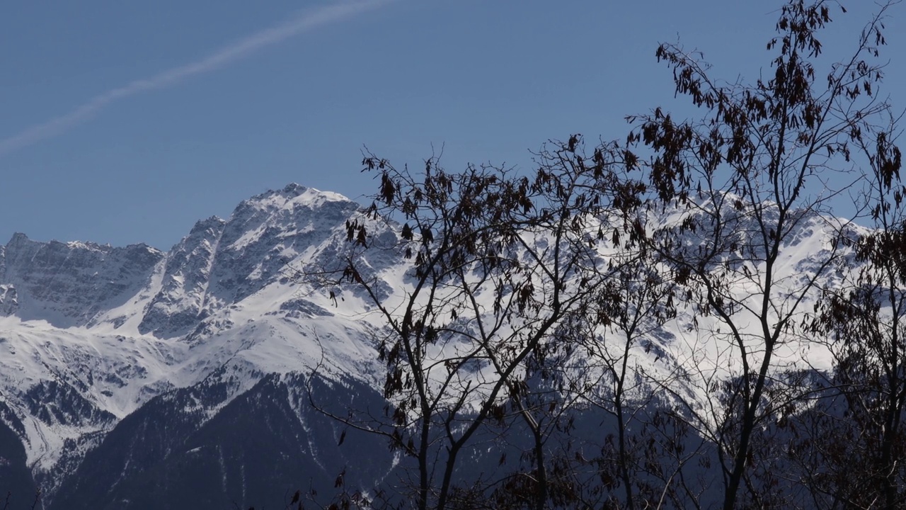 阿尔卑斯山脉在风中4k 30fps视频视频素材