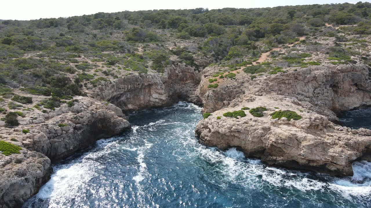 马略卡岛的El Mago海滩(马略卡岛，巴利阿里群岛-西班牙)视频素材