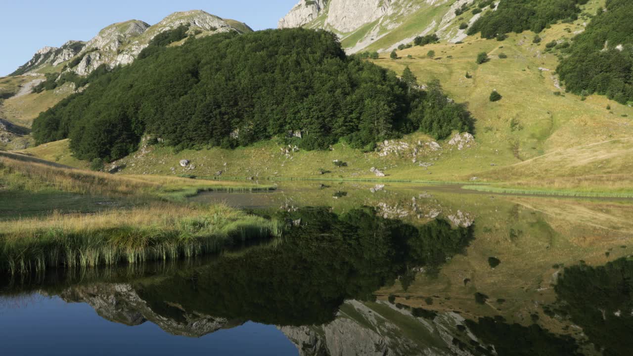 夏季的高山景观视频下载