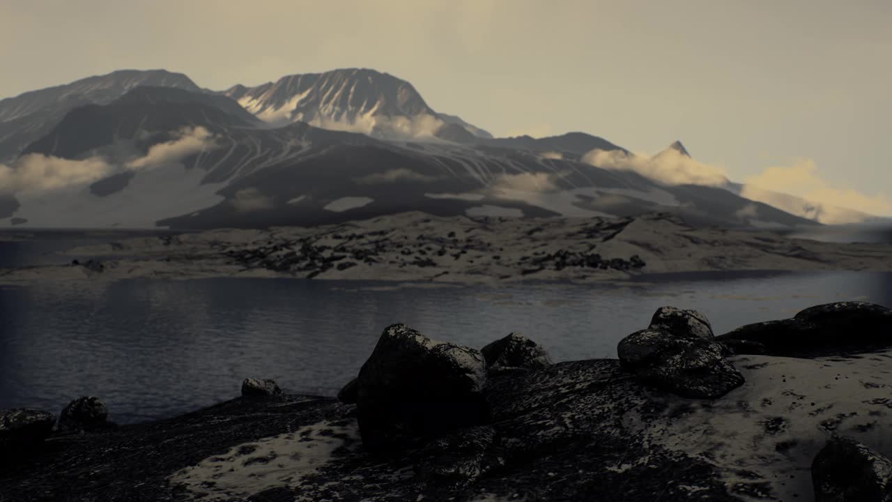 挪威峡湾的景观，有雪山和岩石视频素材