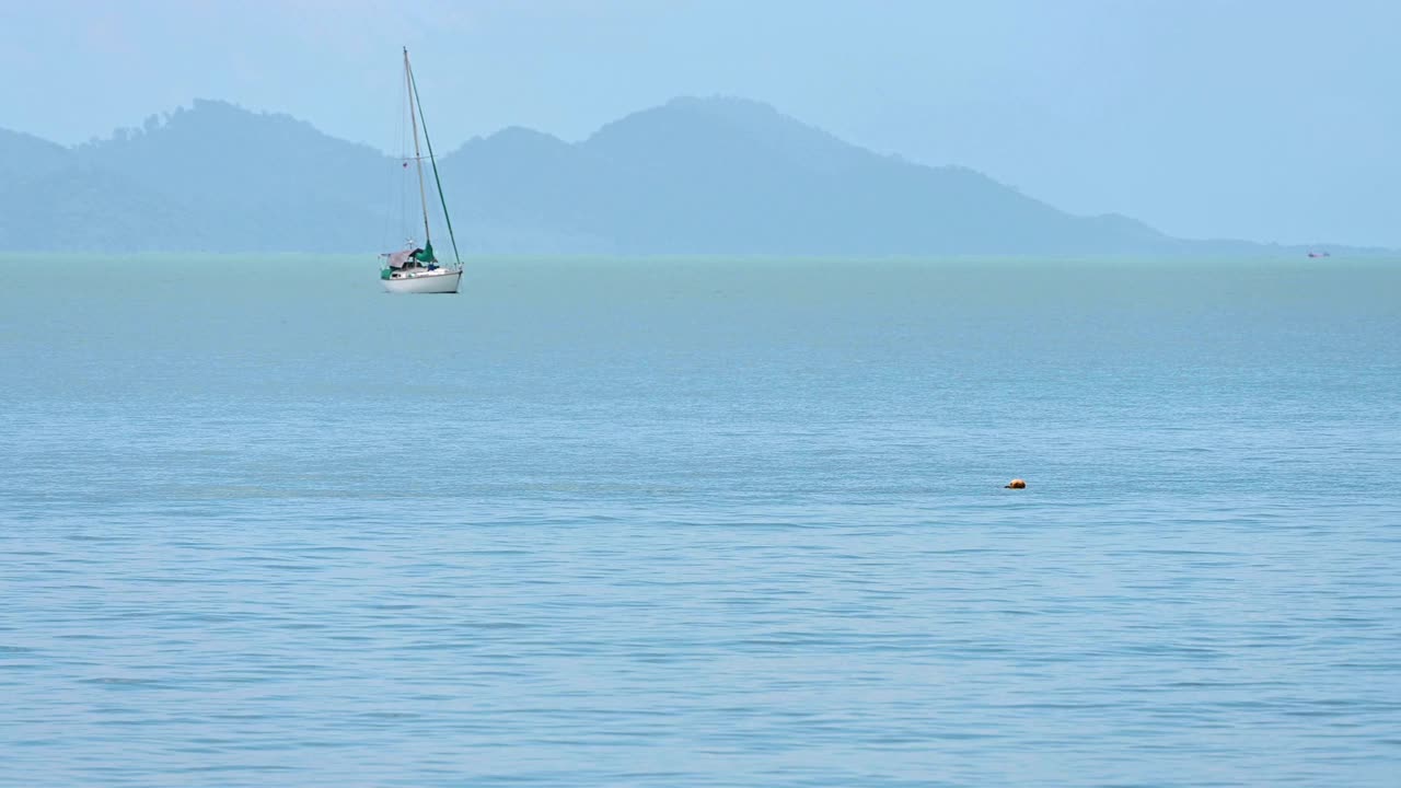 旅游之旅在美丽的海滩koh mook trang泰国视频素材