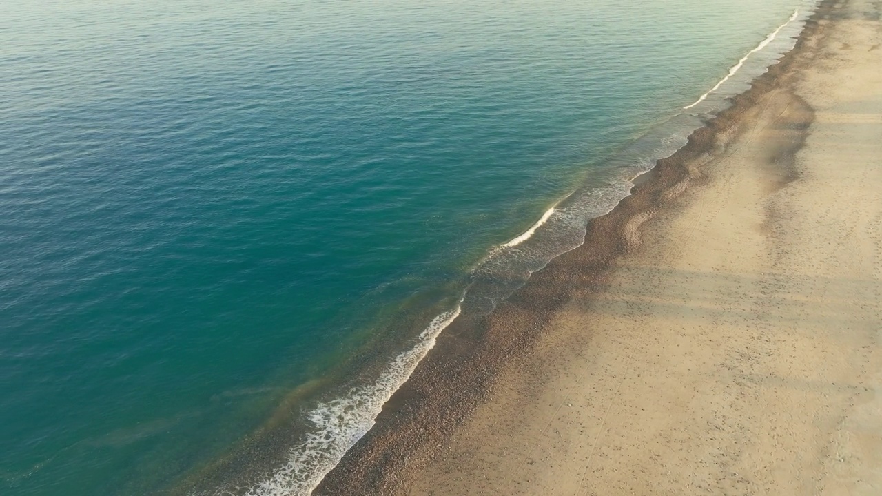 意大利海边平静空旷的海滩视频素材