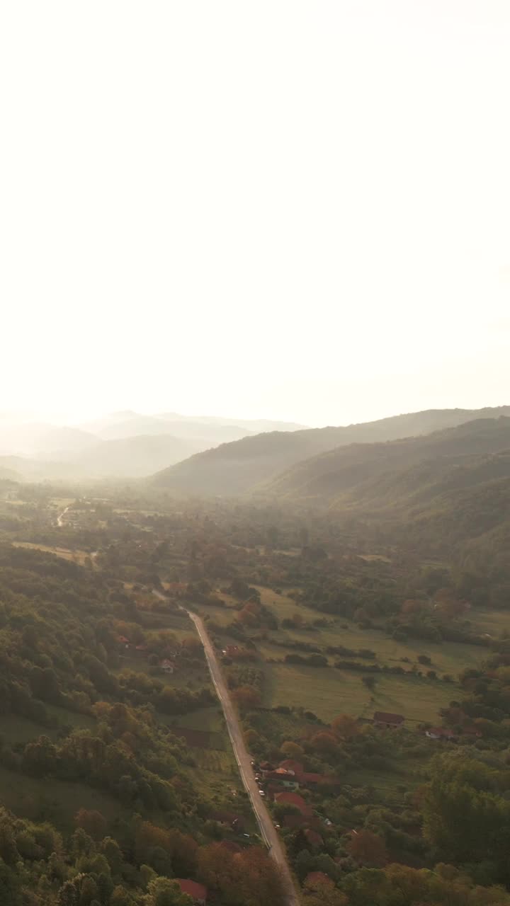 山村的夕阳视频素材