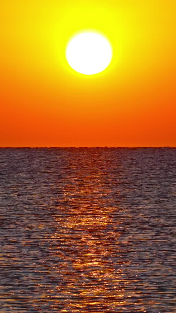 海上美丽的日出视频素材