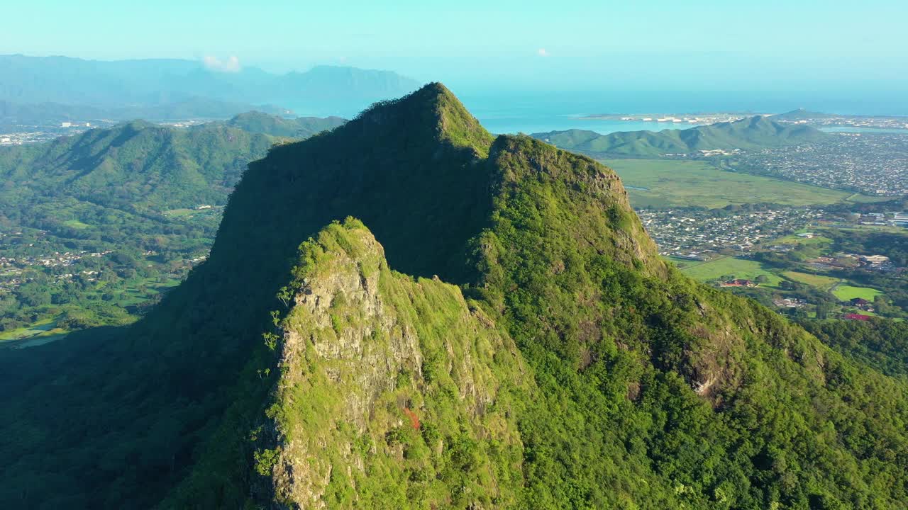 美国夏威夷瓦胡岛奥洛马那山全景鸟瞰图。视频素材