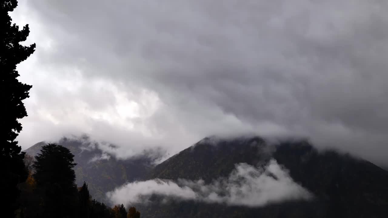 卢加诺秋天的暴风雨云视频素材