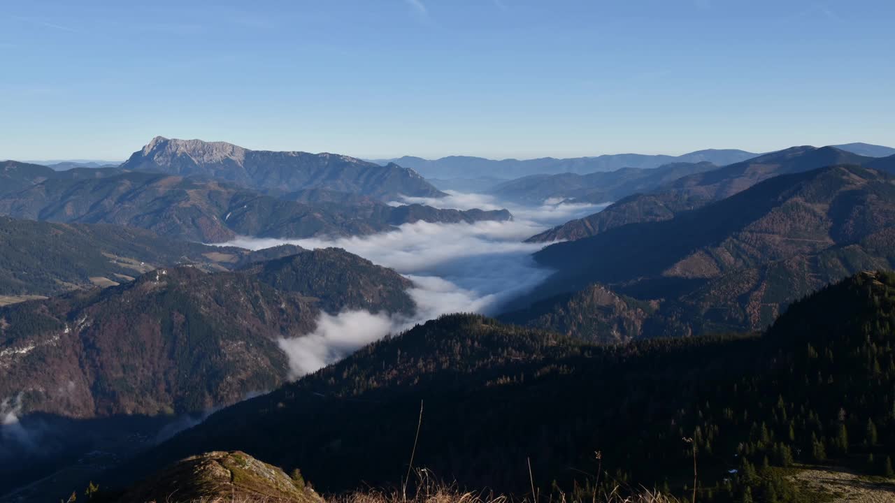 时间流逝与地面雾，从Großen Schober在Seckauer Tauern到Gößeck和Liesingtal，施蒂里亚视频素材