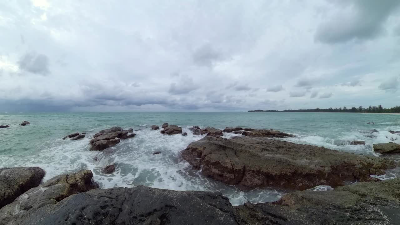 热带岛屿的海景。婆罗洲。视频素材