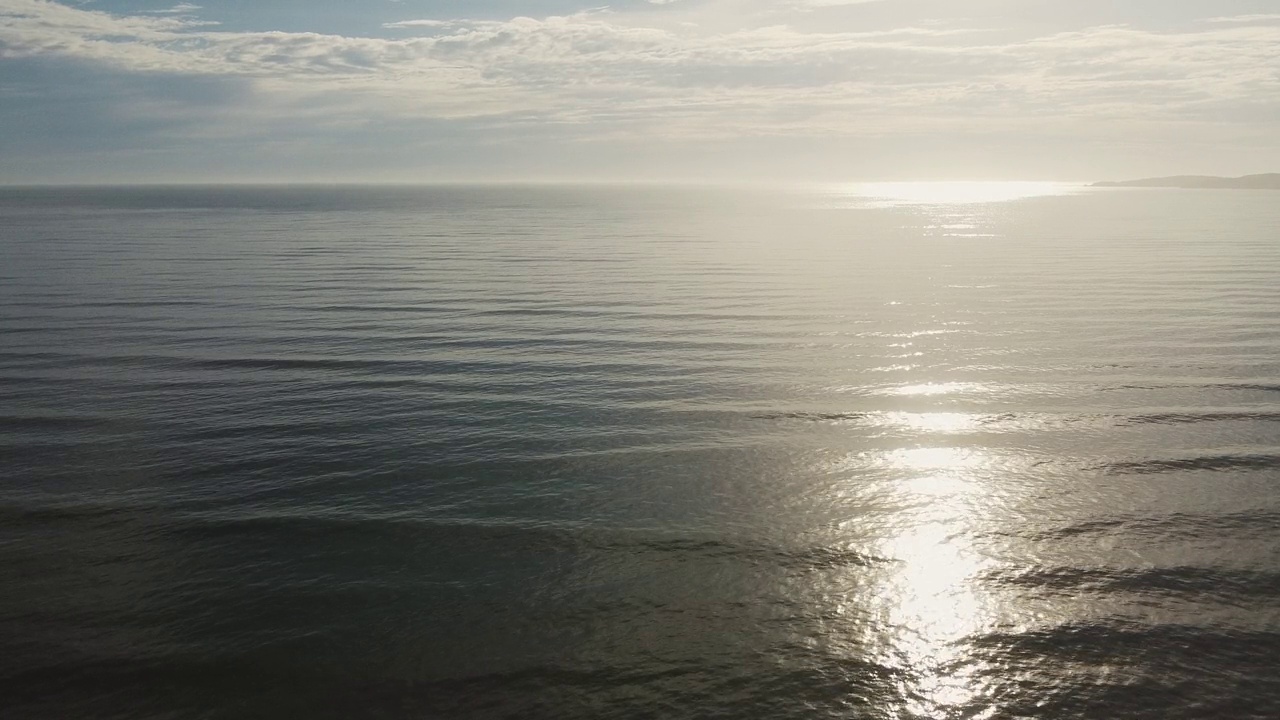 海洋、海浪、沙滩和阳光视频素材