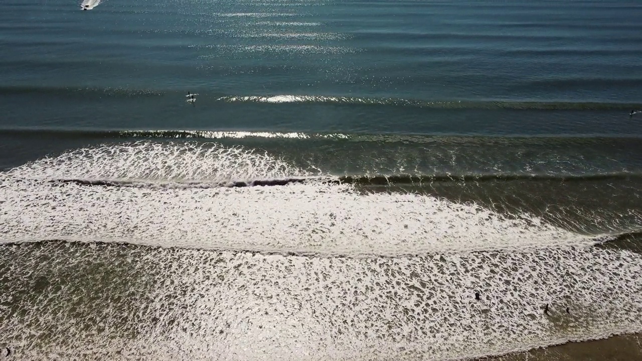 海洋、海浪、沙滩和阳光视频素材