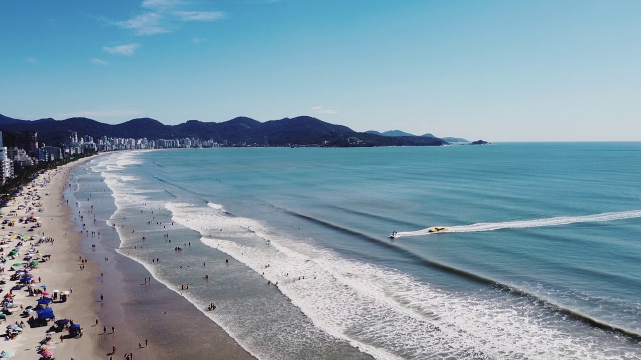 海洋、海浪、沙滩和阳光视频素材