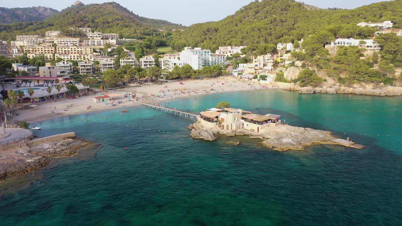 西班牙马略卡岛巴利阿里群岛的海岬岬鸟瞰图。视频素材