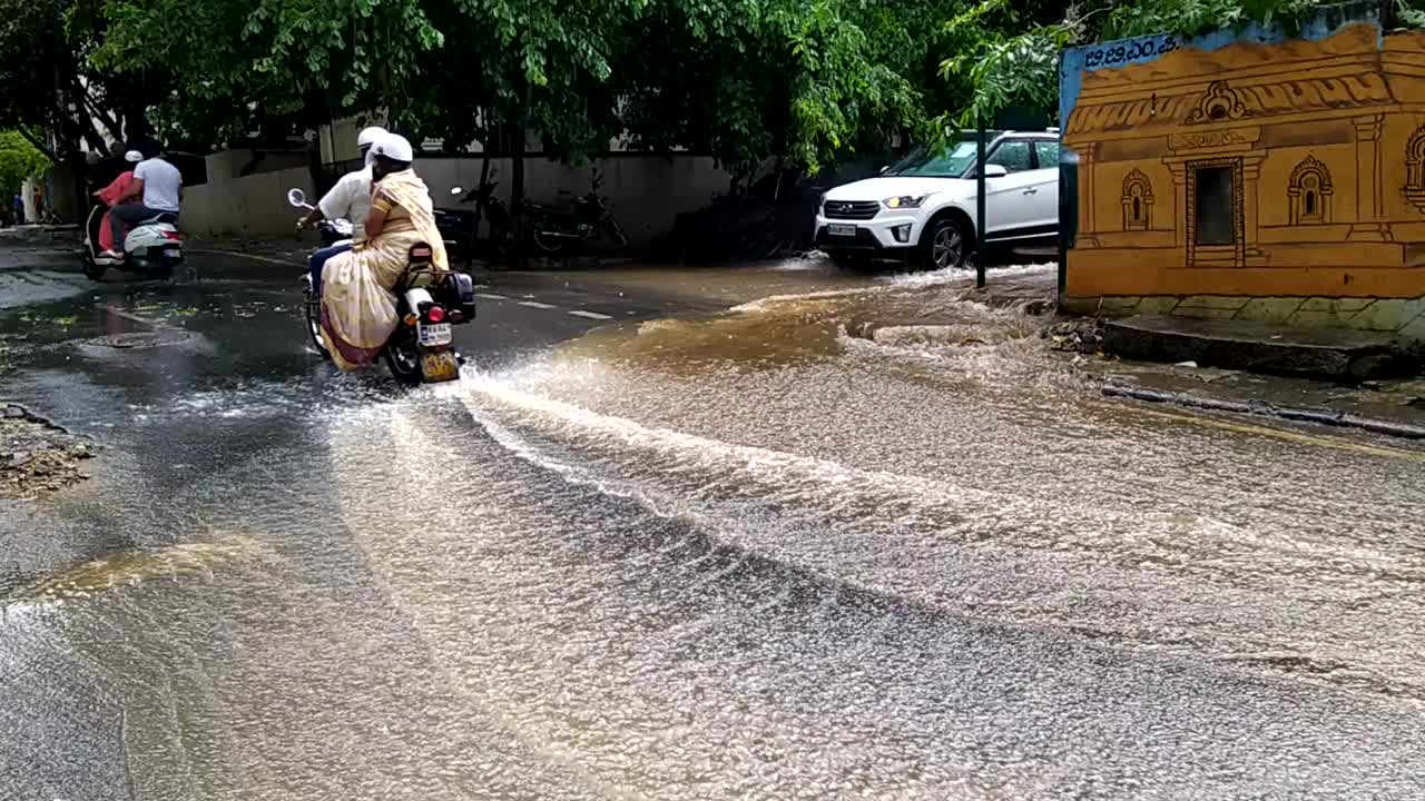 暴雨对市区的影响视频素材