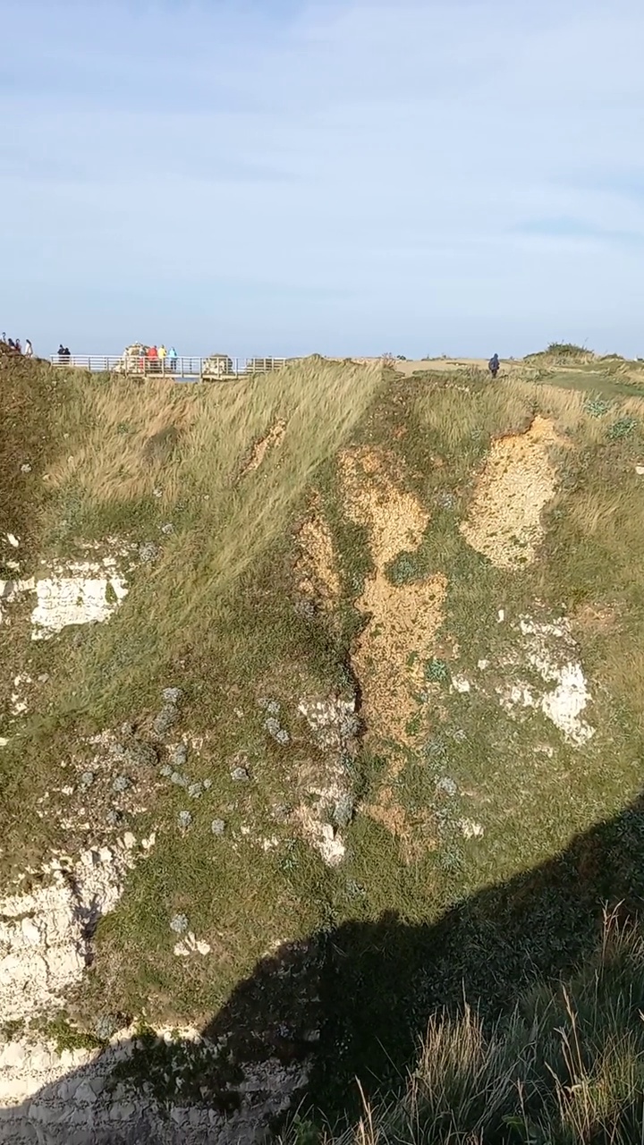 从埃特尔塔特湖畔的雪花石膏海岸俯瞰全景。2021年，法国诺曼底。视频素材