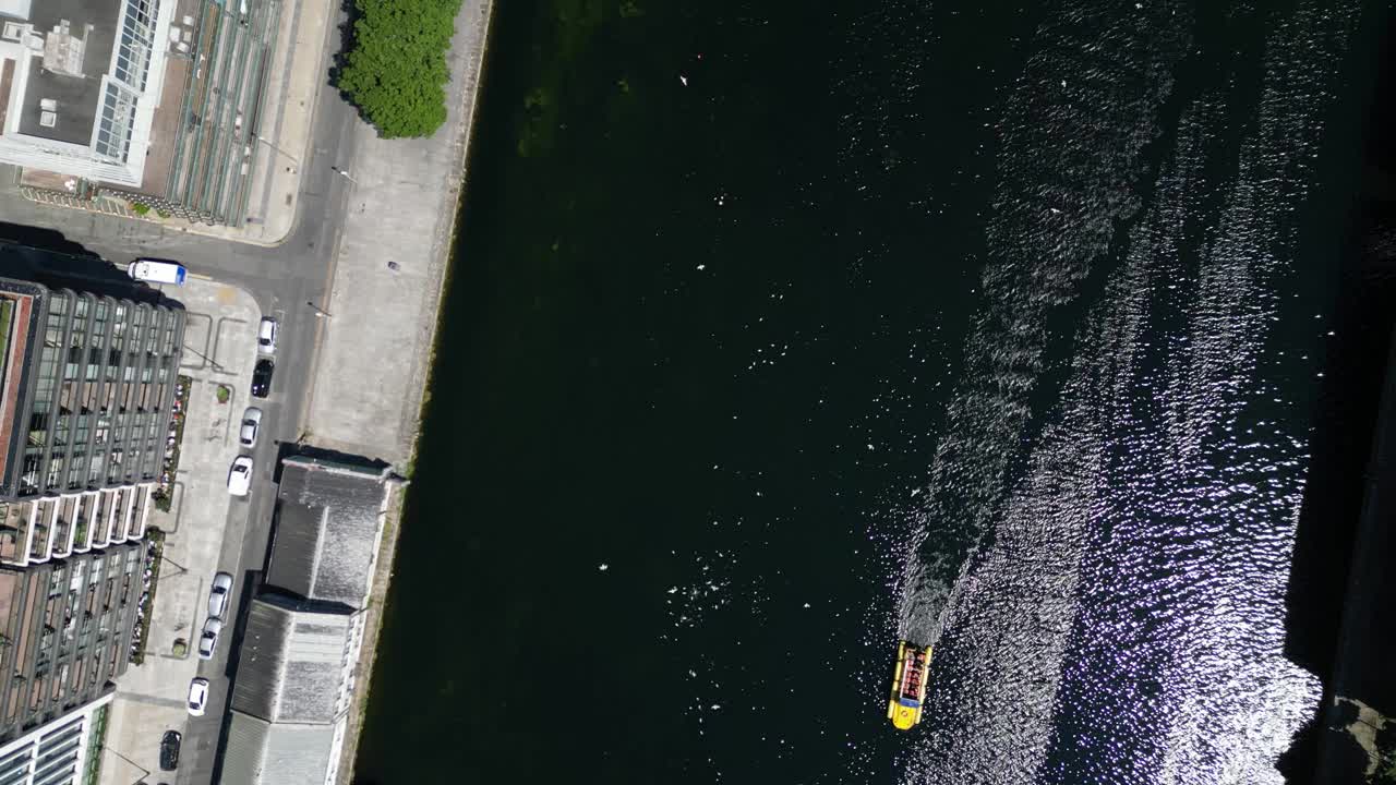 都柏林利菲河畔的街道和建筑物视频素材