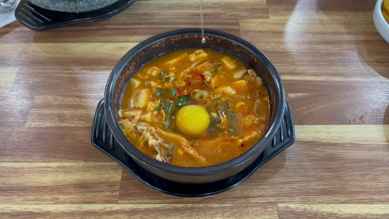 炖软豆腐(sundubu jjigae)视频素材