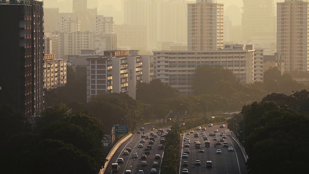 新加坡高速公路上的早晨交通视频素材