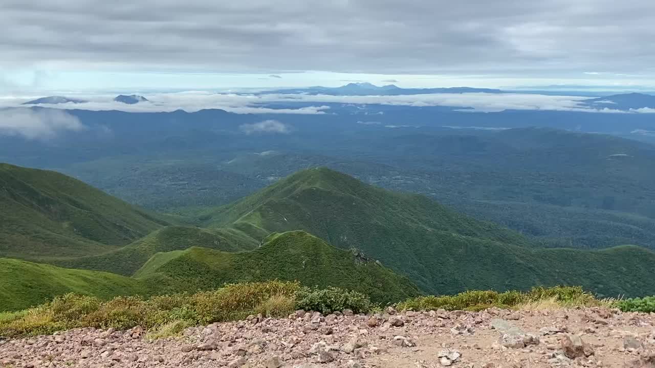 从山顶俯瞰。视频下载