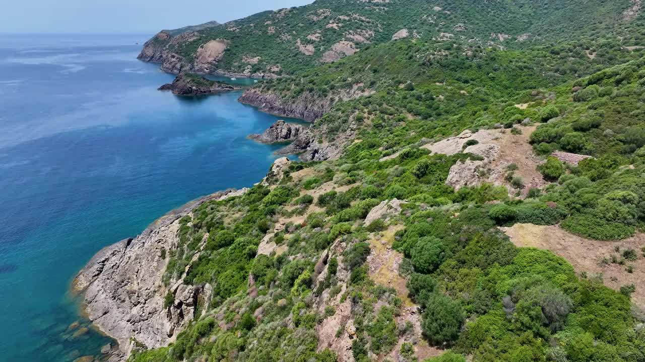 意大利撒丁岛的马纳古港海岸线视频素材