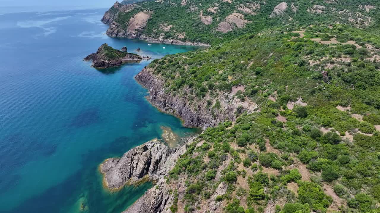 意大利撒丁岛的马纳古港海岸线视频素材