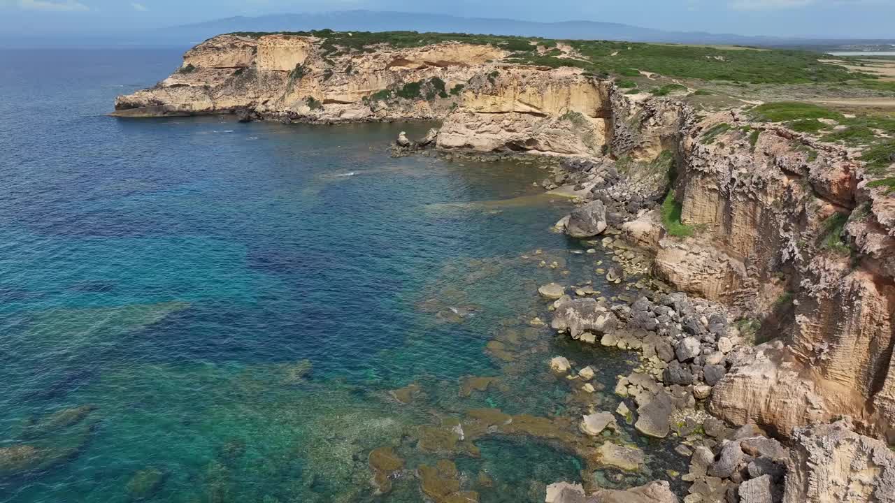 意大利撒丁岛的卡波曼努悬崖视频素材