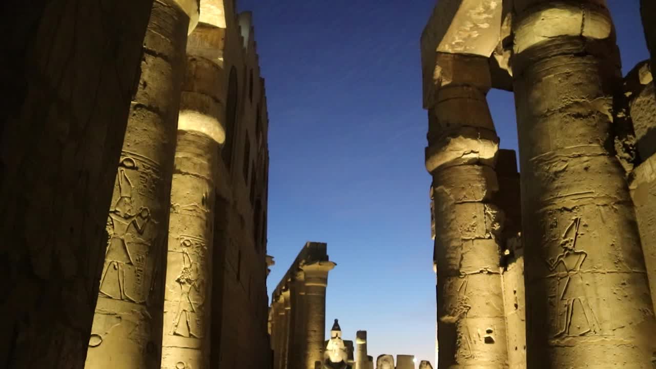 卢克索神庙的夜晚，古埃及神庙群。视频素材