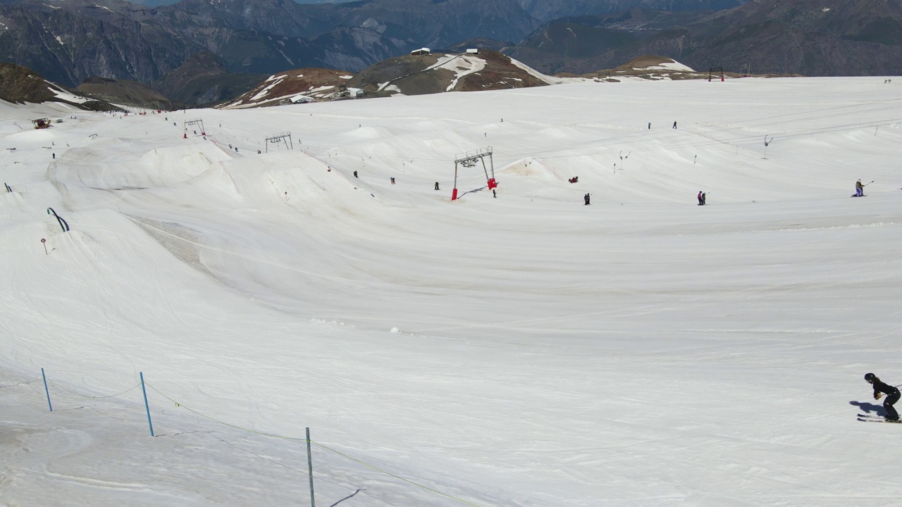 3600冰川双阿尔卑斯-夏季滑雪视频素材