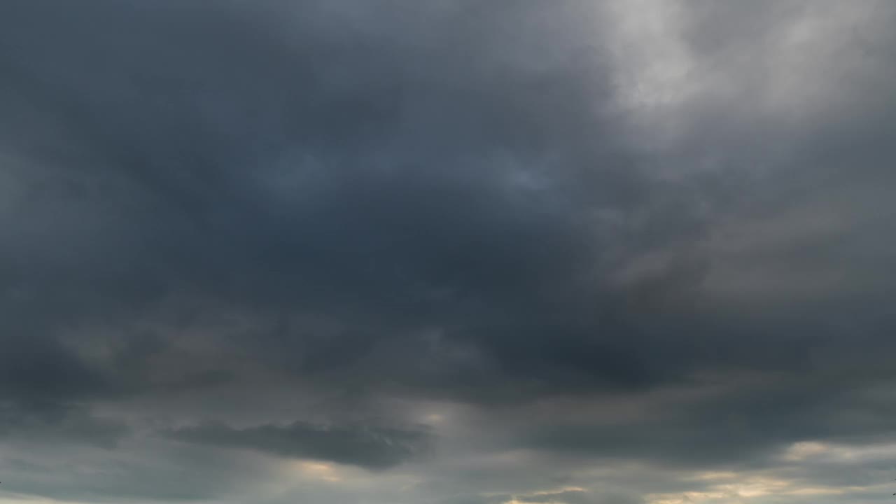 雨云和天空移动4K延时拍摄。视频素材