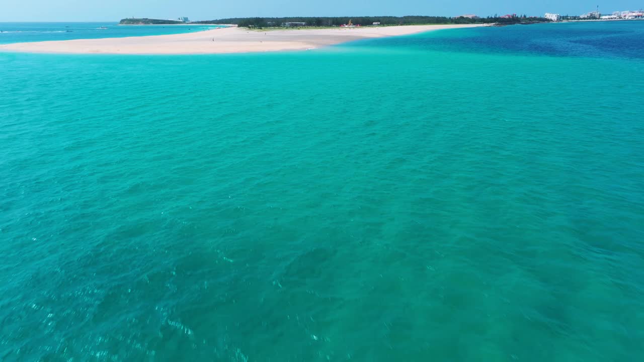 鸟瞰台湾澎湖白沙著名水上运动旅游胜地集北岛。视频素材