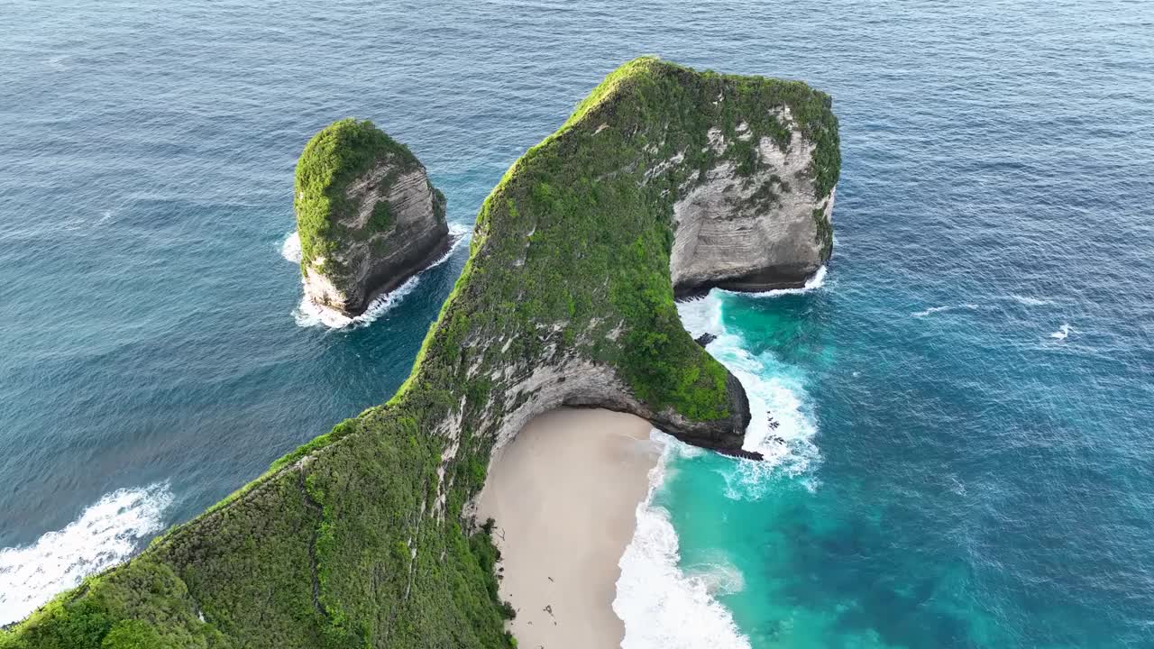 科林金海滩，努沙Penida;霸王龙悬崖，巴厘岛，印度尼西亚视频素材