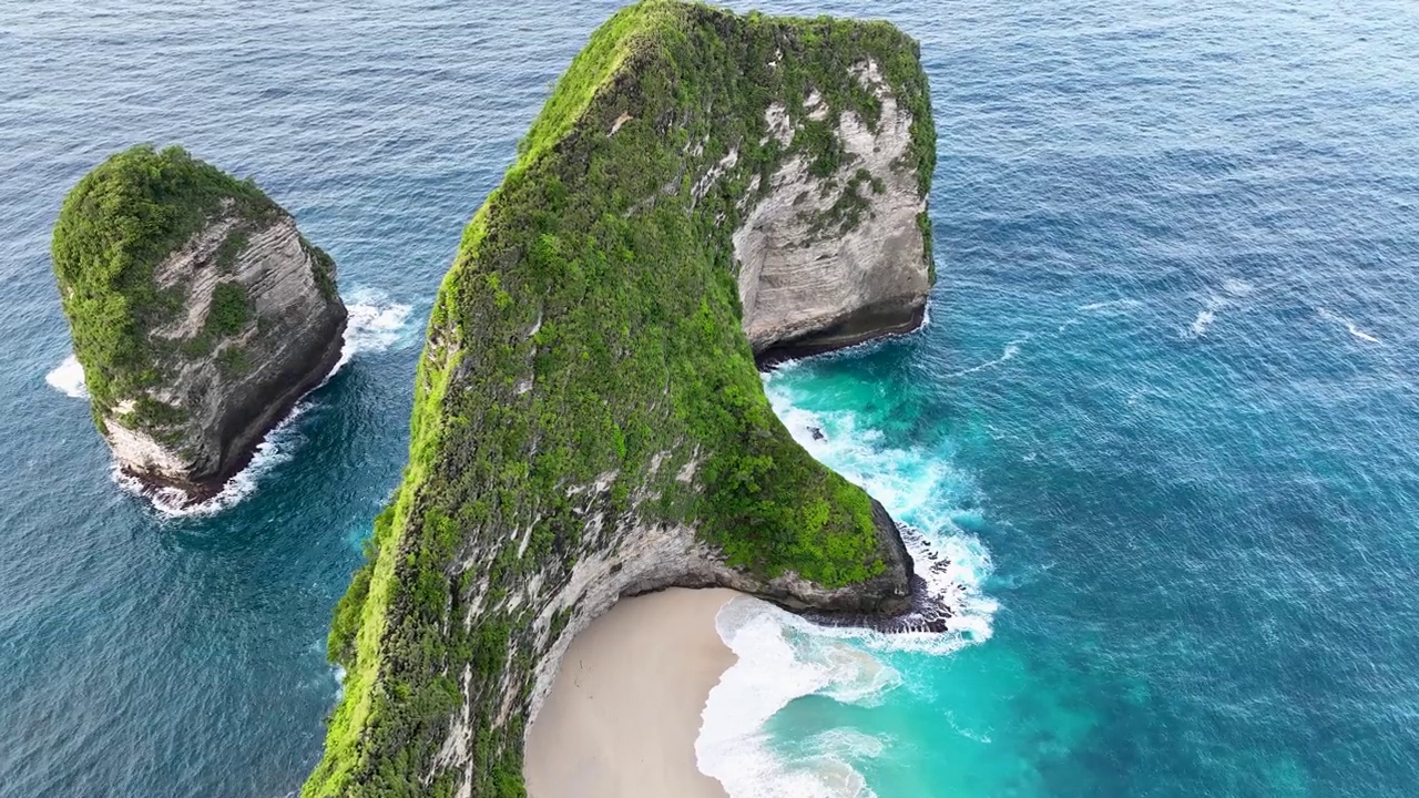 科林金海滩，努沙Penida;霸王龙悬崖，巴厘岛，印度尼西亚视频素材