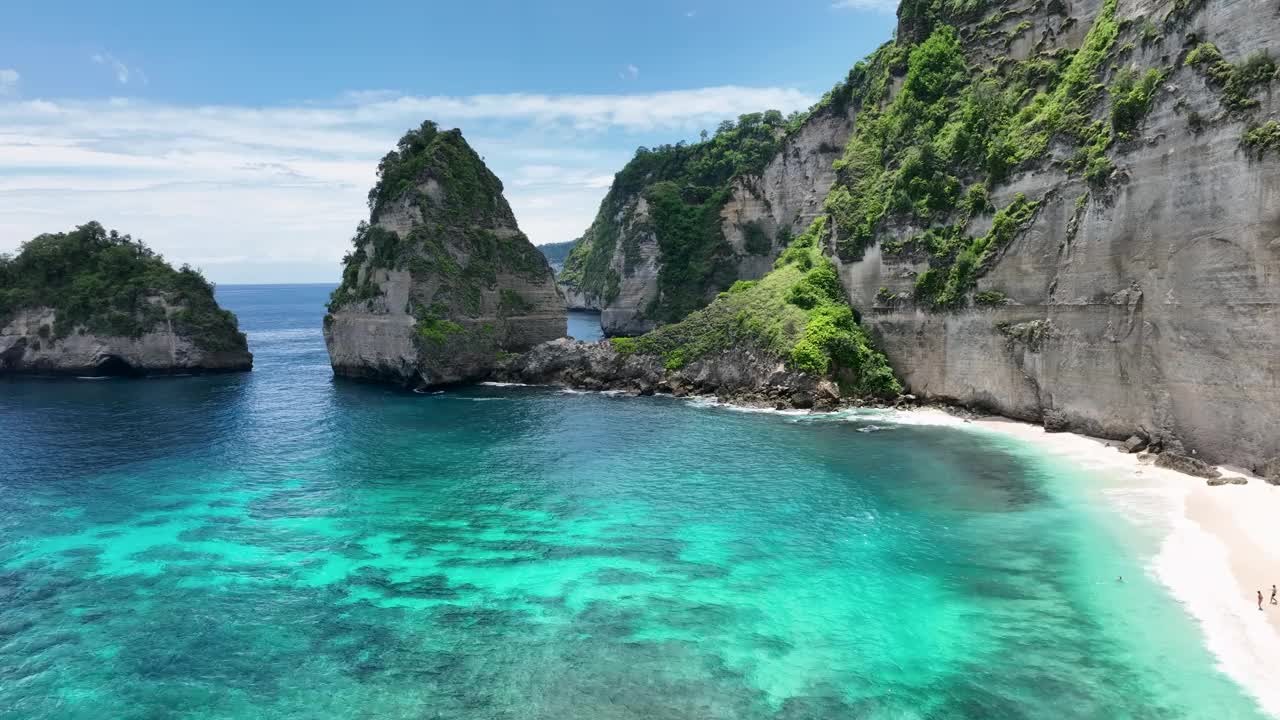 钻石海滩，努沙佩尼达岛，巴厘岛，印度尼西亚视频素材