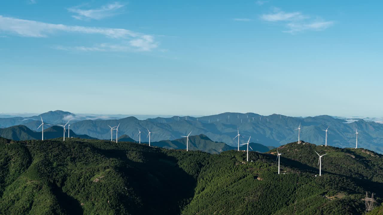 山区风力发电机的时间间隔视频素材