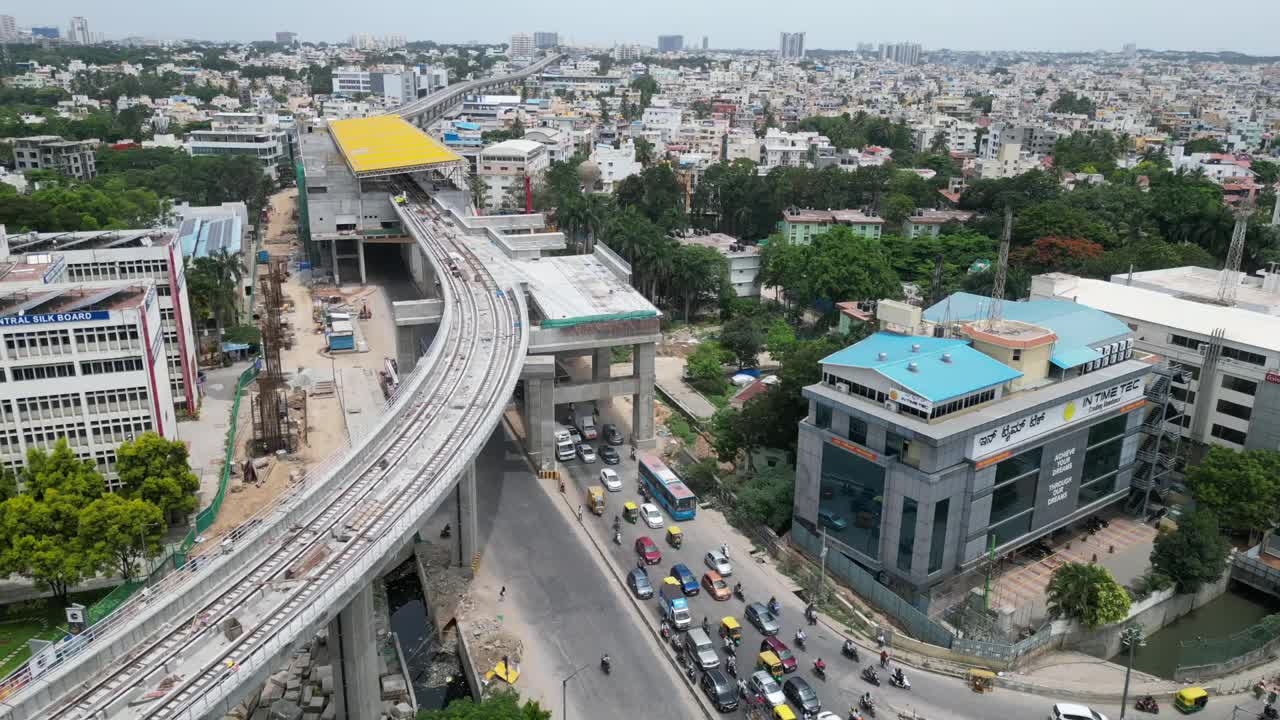 正在建设中的地铁站鸟瞰图视频下载