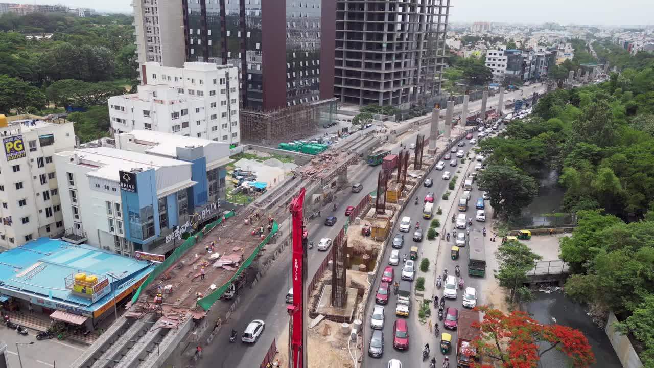 交通与在建地铁工程鸟瞰图视频下载