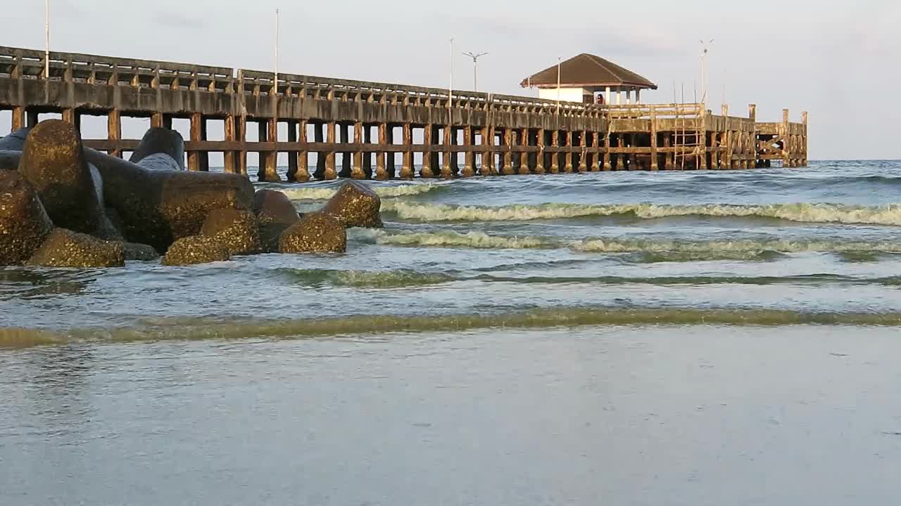 海上的码头。视频素材