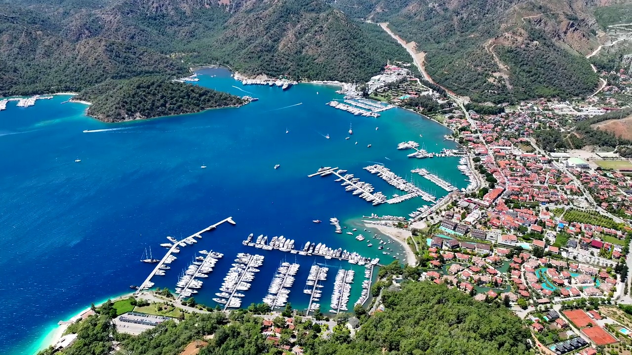 Göcek空中逃生:度假胜地和码头，费特希耶，Muğla，土耳其视频素材