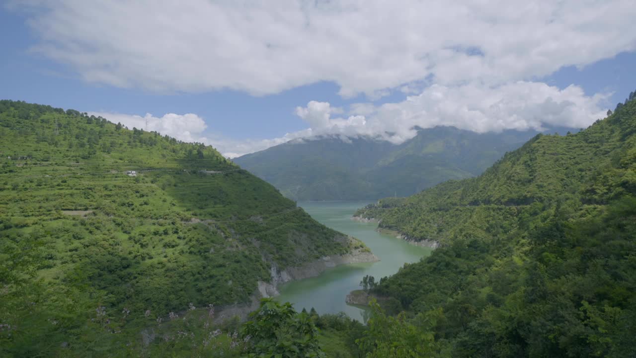 ID: 1499900772

印度北阿坎德邦恒河特赫里湖的时间流逝视频素材