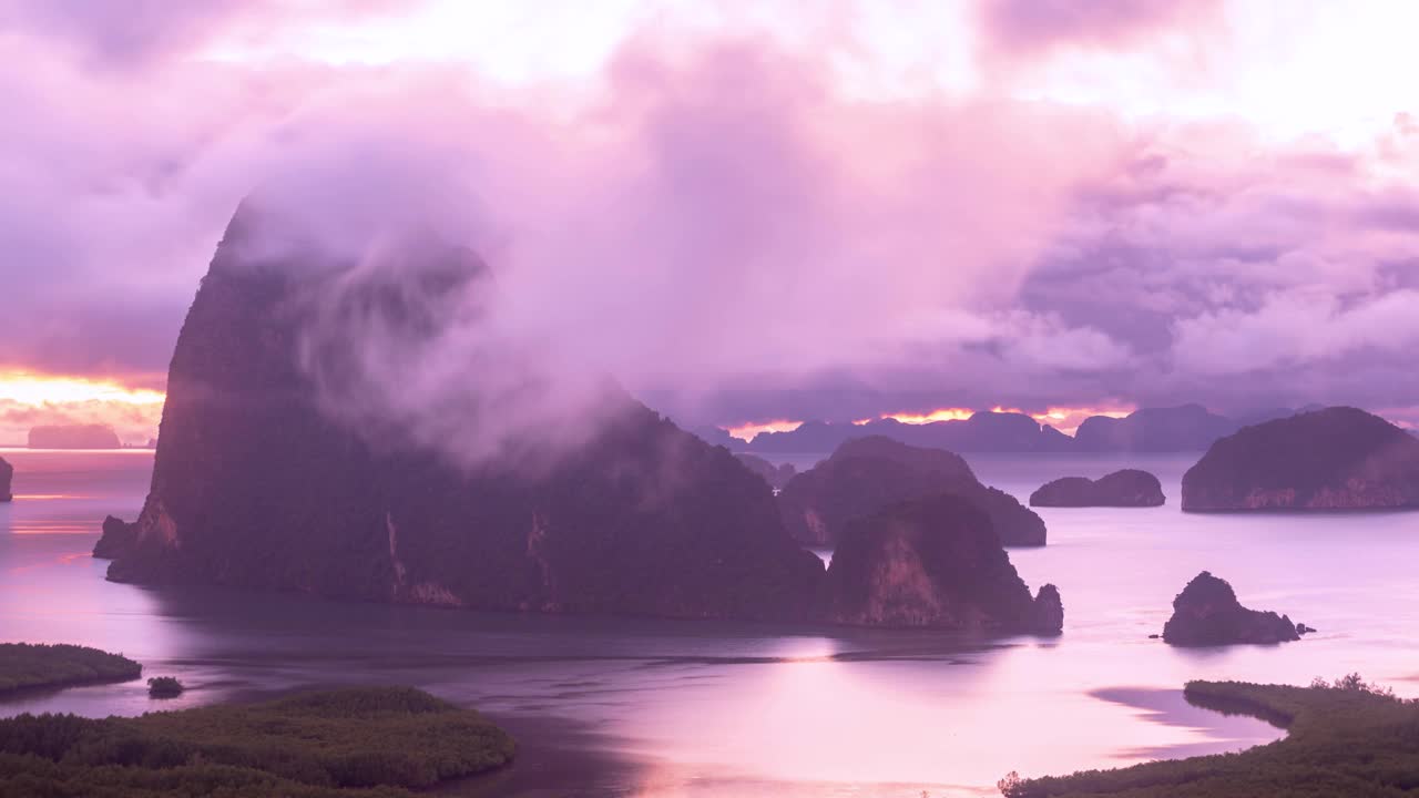 热带岛屿日出时移在Samed Nang Chee的观点与海湾到海洋，攀牙泰国自然景观时移特写镜头。视频素材