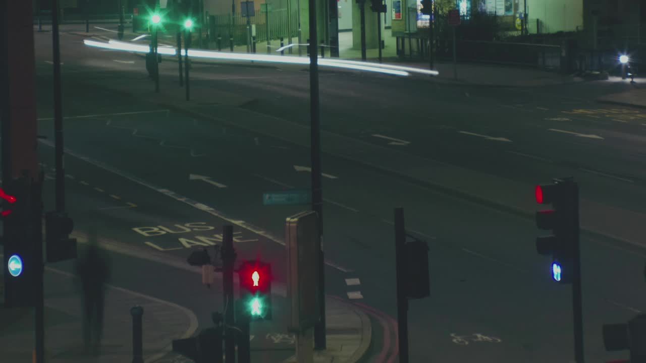 街道时间从夜晚流逝到清晨视频素材