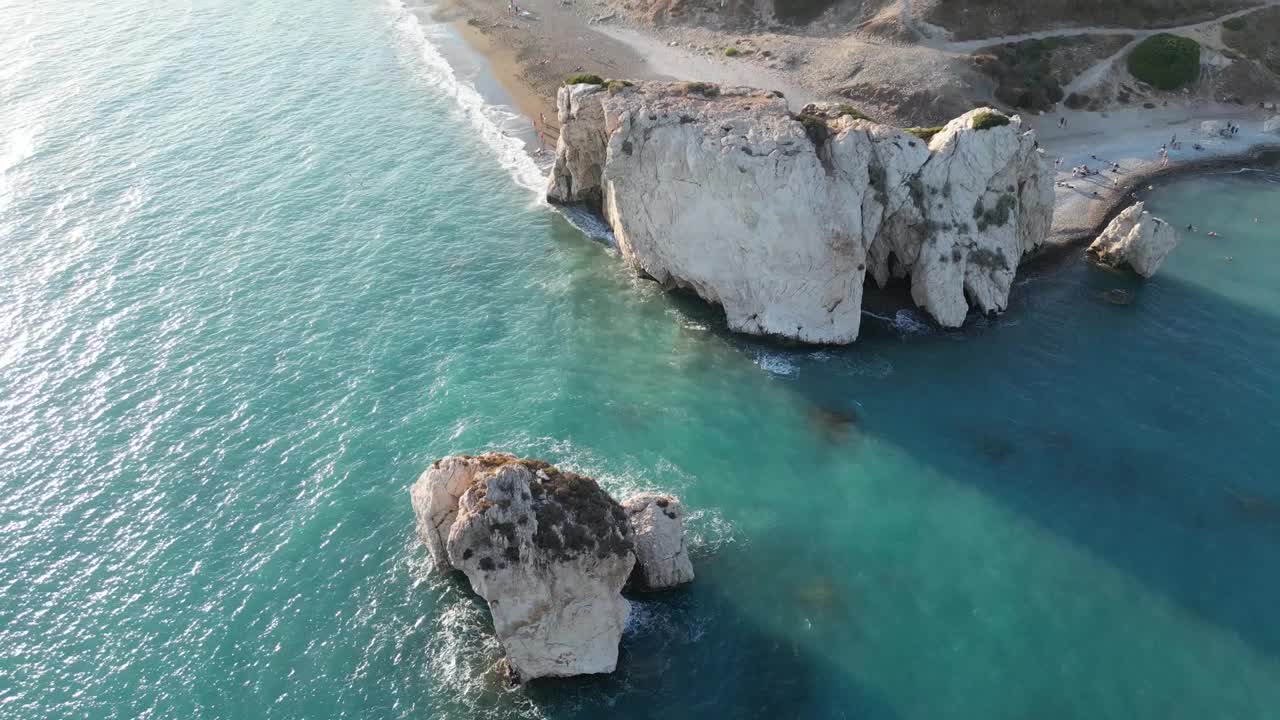 地中海海滨沙滩夕阳航拍汽车视频素材