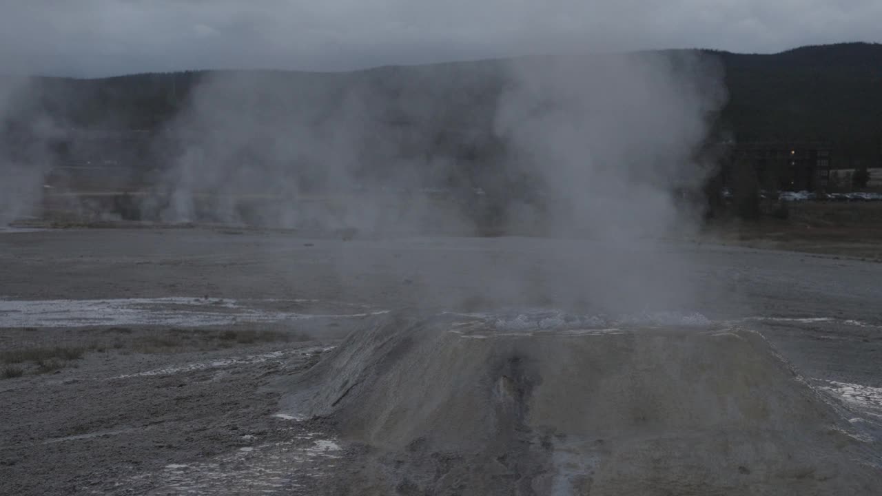 怀俄明州超级火山黄石国家公园上间歇泉盆地视频素材