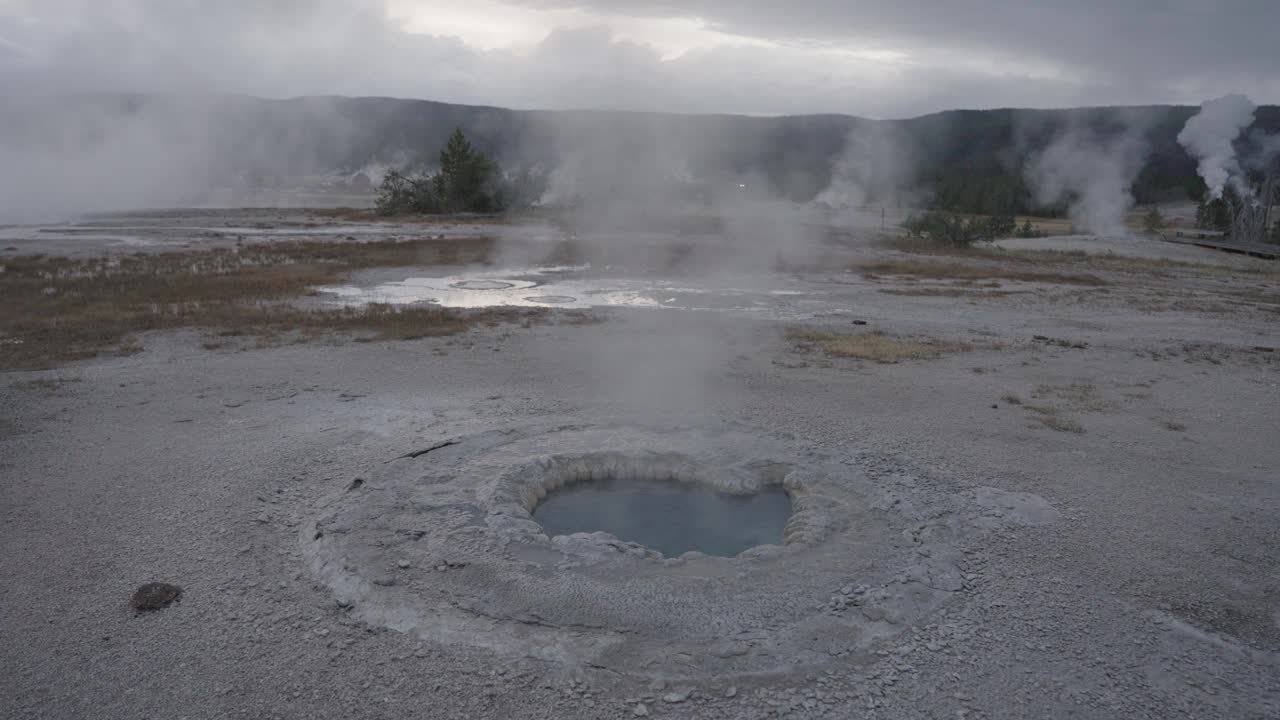 怀俄明州超级火山黄石国家公园上间歇泉盆地视频素材