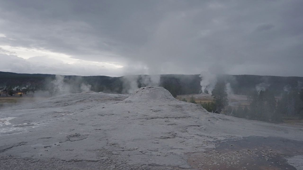 怀俄明州超级火山黄石国家公园上间歇泉盆地视频素材