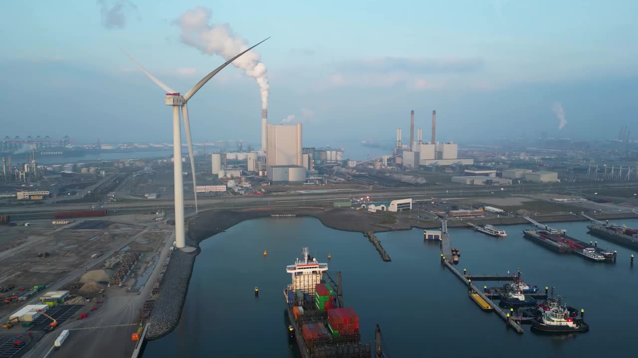 荷兰鹿特丹Maasvlakte europort的燃煤电厂视频素材