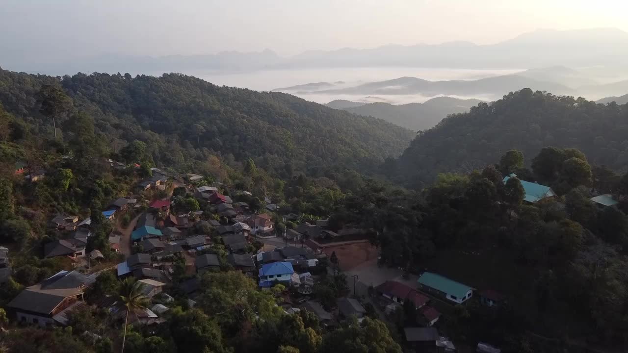 山中的部落村庄视频素材