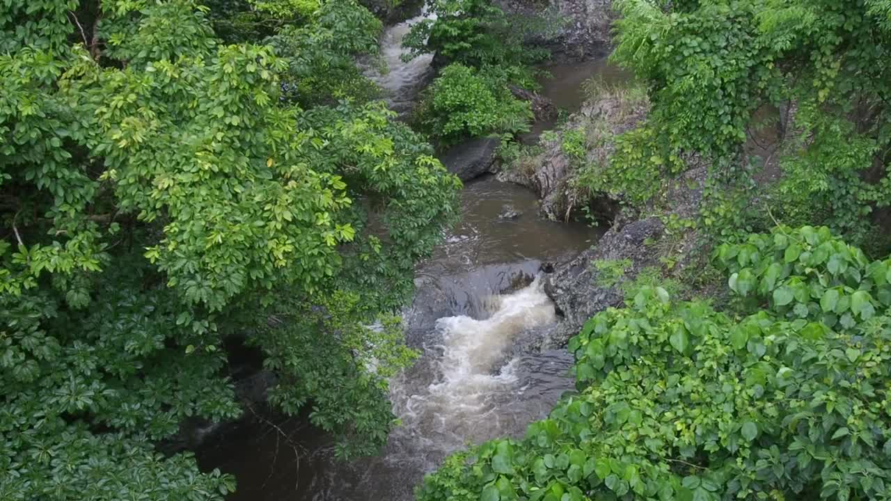 延巴鲁河视频下载