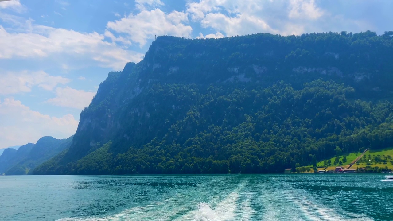 在一个阳光明媚的夏日，在卢塞恩湖的山景和欧洲最高的山顶电梯上旅行视频素材