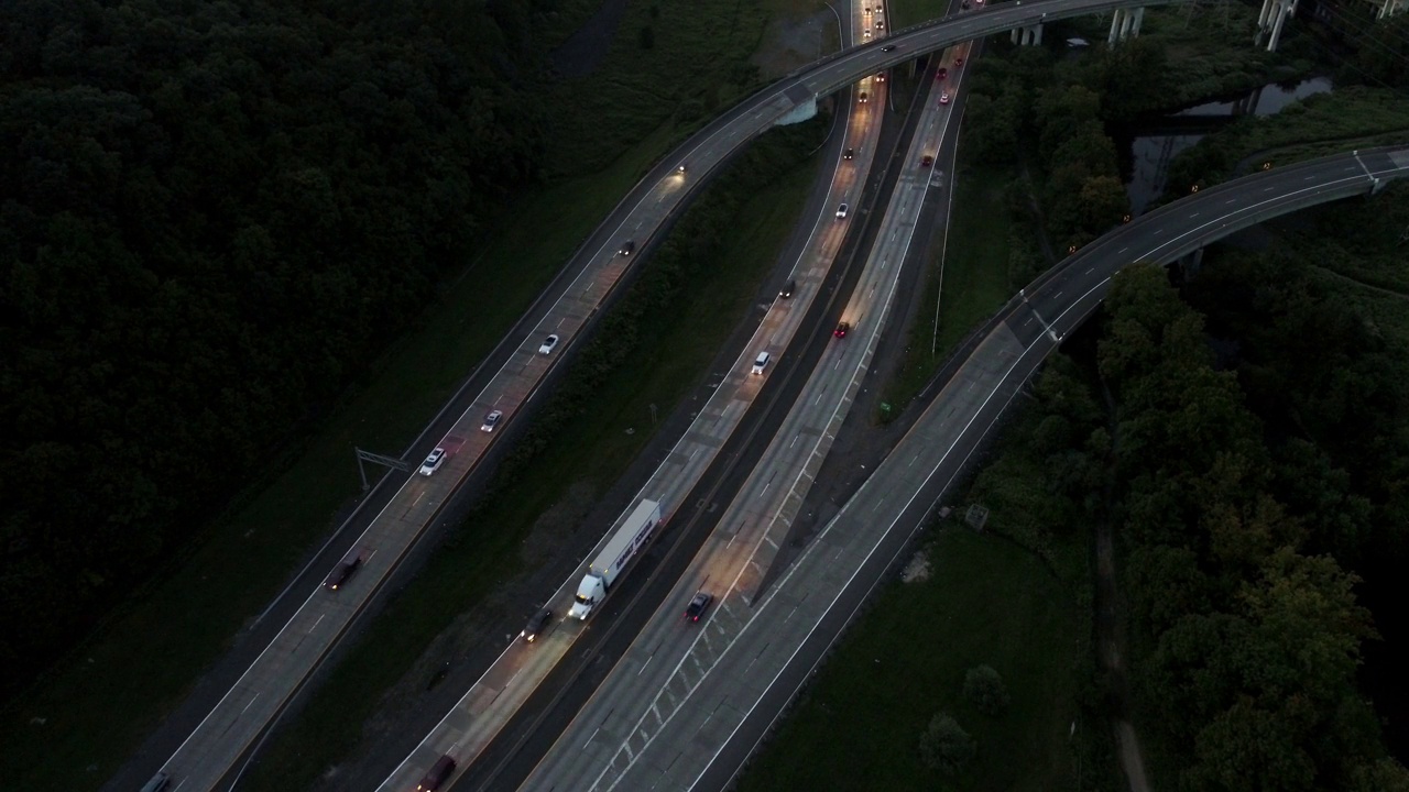 夜间的州际公路视频素材