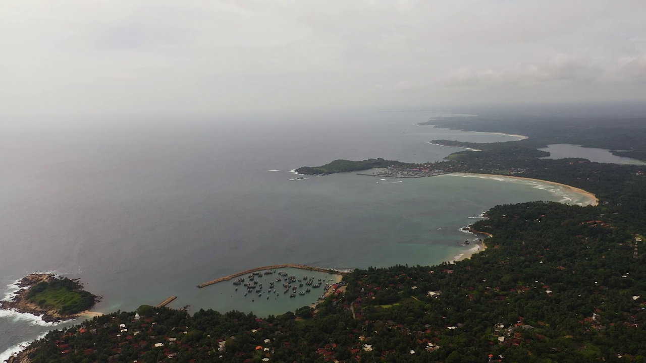 斯里兰卡岛上的海岸线和海洋。视频素材